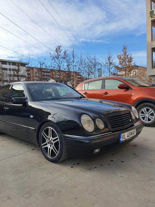 Vand masina mercedes E Class w210, motor 2.4 benzina