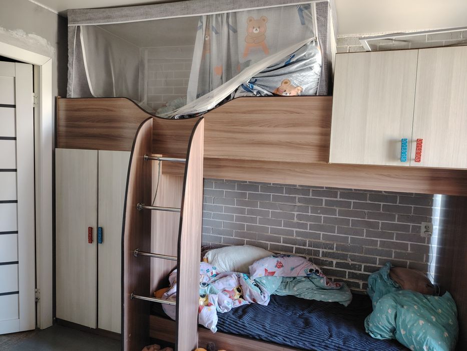 Кровать в два яруса
