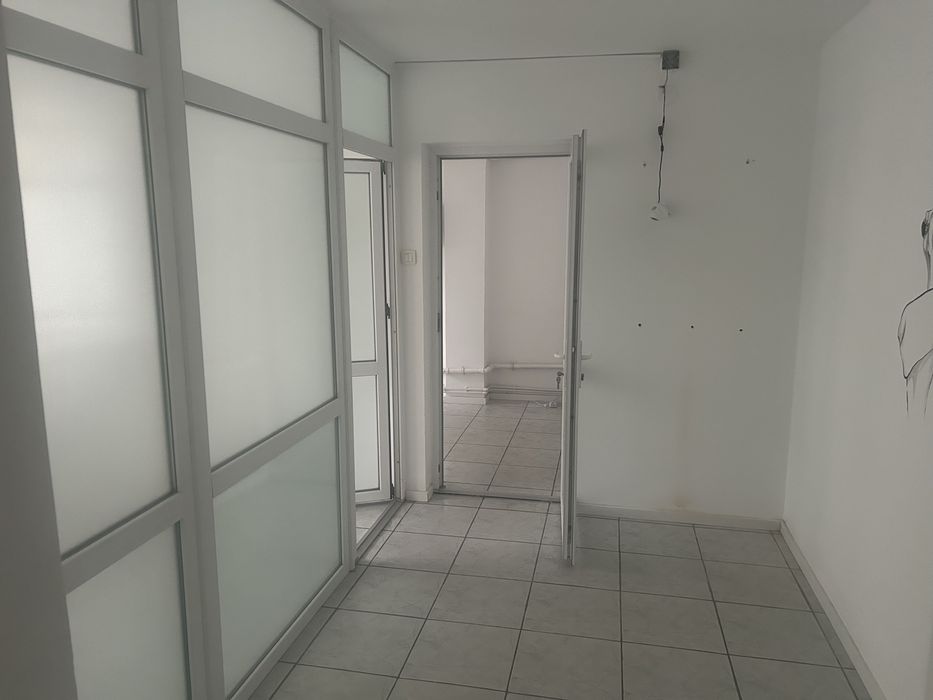 Vand spatiu comercial 50mp zona McDonalds