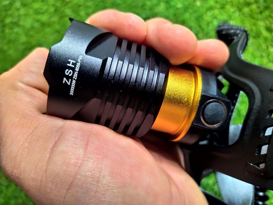 XHP100 - Lanterna de cap Puternica cu LED cu 9 nuclee OFERTA!