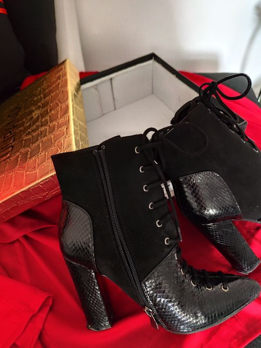 Vând botine dama ,negre, mărimea 37 , comode,  înălțime toc 10cm