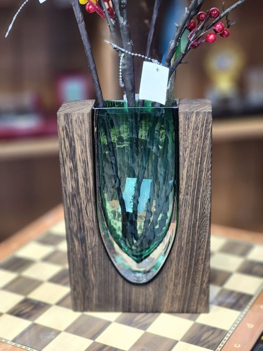 Стильная декоративная ваза для оформления интерьера
940 г · 10 см · 10