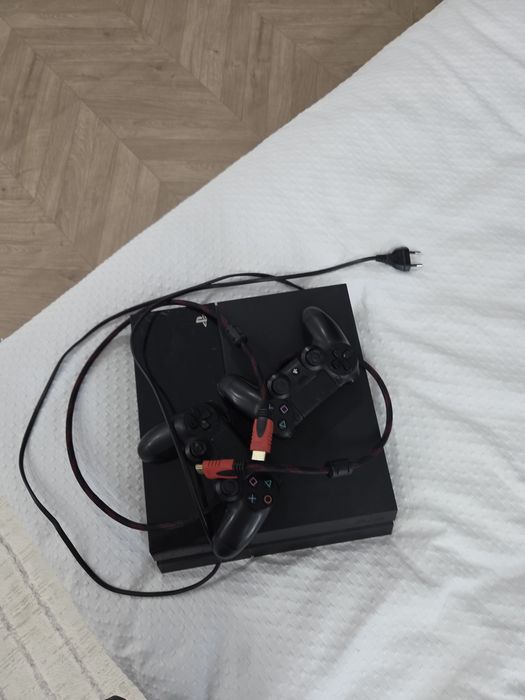 Плэйстэшин 4 черного цвета