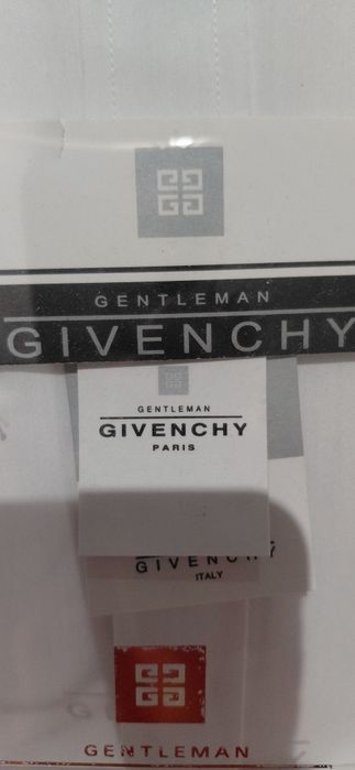 Рубашка Givenchy (Италия) с коротким рукавом.