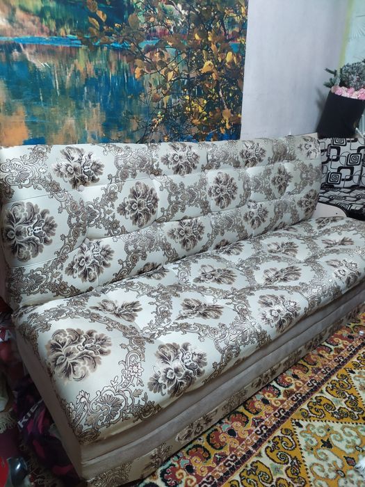 Продам диван с двумя креслами
