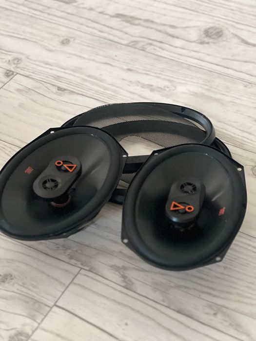 Калонка на авто JBL