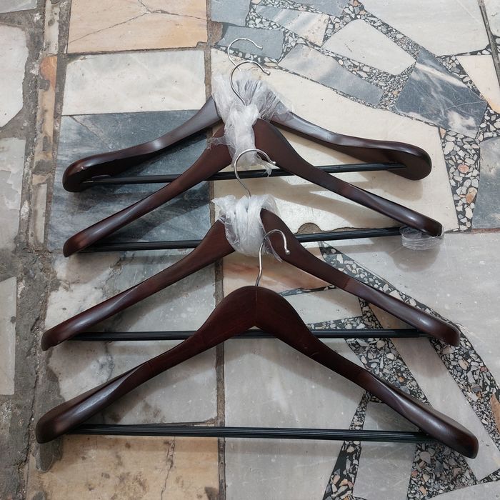 Деревянный вешалка плечики для одежды  Yogʻochdan yasalgan kiyim uchun