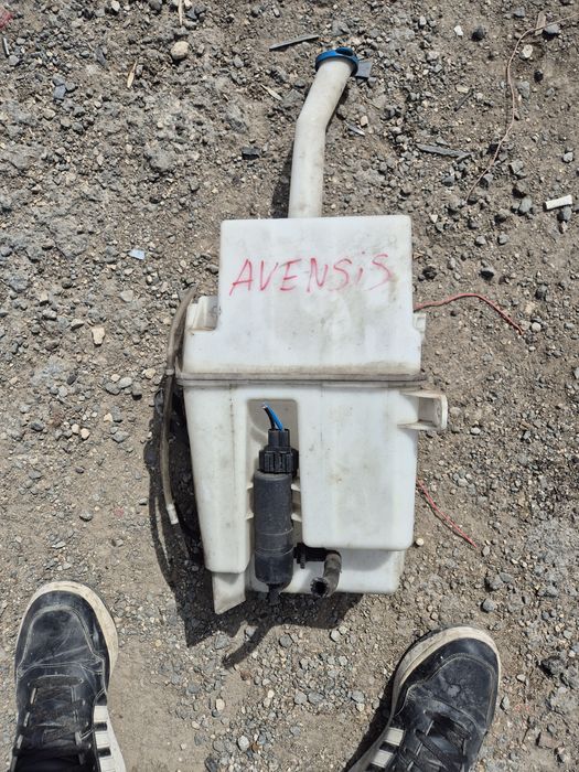 Оригинално Казанче за чистачки за Тойота Авенсис т25  2002- 2008г