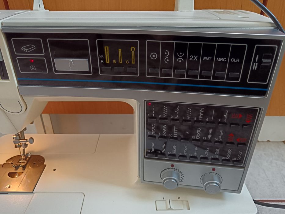 Mașina de cusut electrica, SINGER symphonie 300, pedala și accesorii