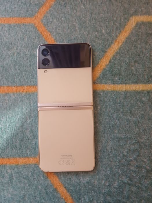 Vând samsung galaxy z flip 3
