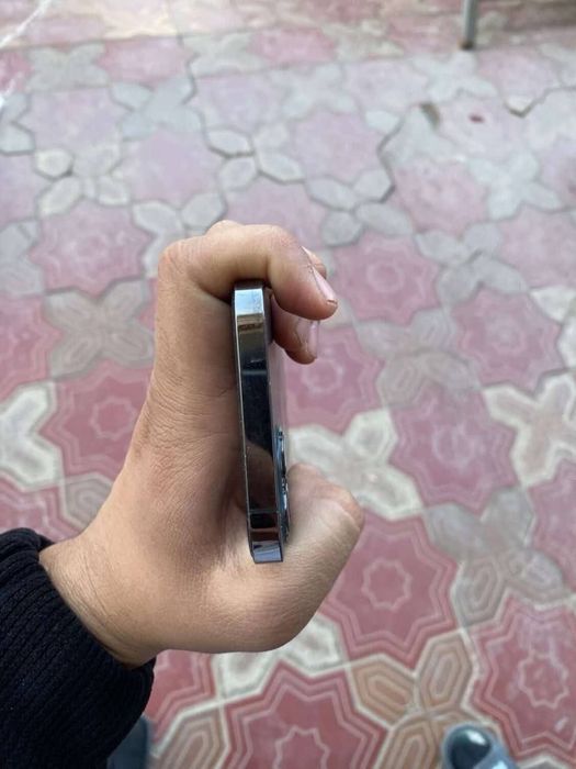 Iphone 12 ideal holatda