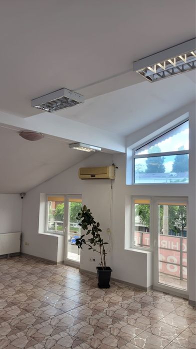 Inchiriez spatiu comercial Stradal open space 130mp sector 5 renovat !