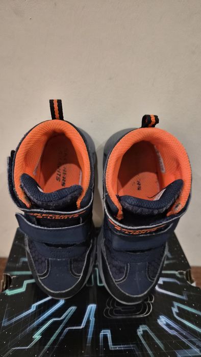 Светещи обувки Skechers за момче