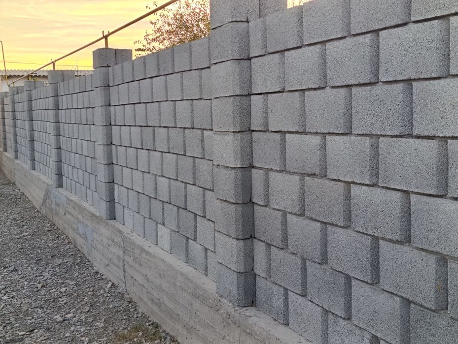 Үй сатылады. Дом продается.