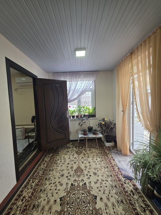 Кибрай маркази 8 сотих 5 хонали уй ер нархида сотилади.