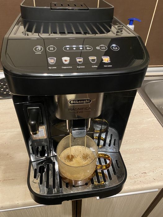 Aparat cafea Expresor Espressor automat cafea cappucino late Delonghi Magnifica Evo