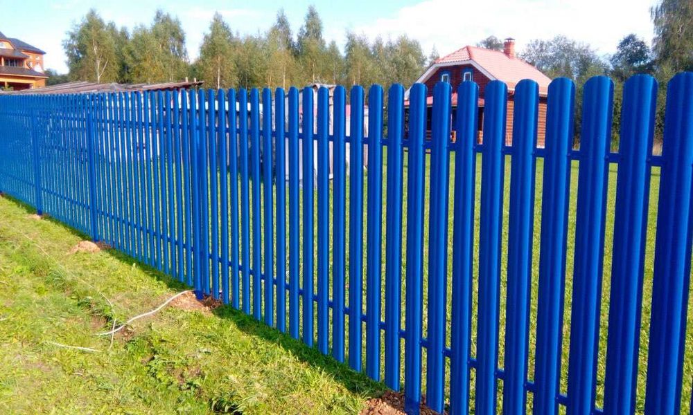 Штакетник для забора металлический. Профлист, пленки, кирпич, сайдинг
