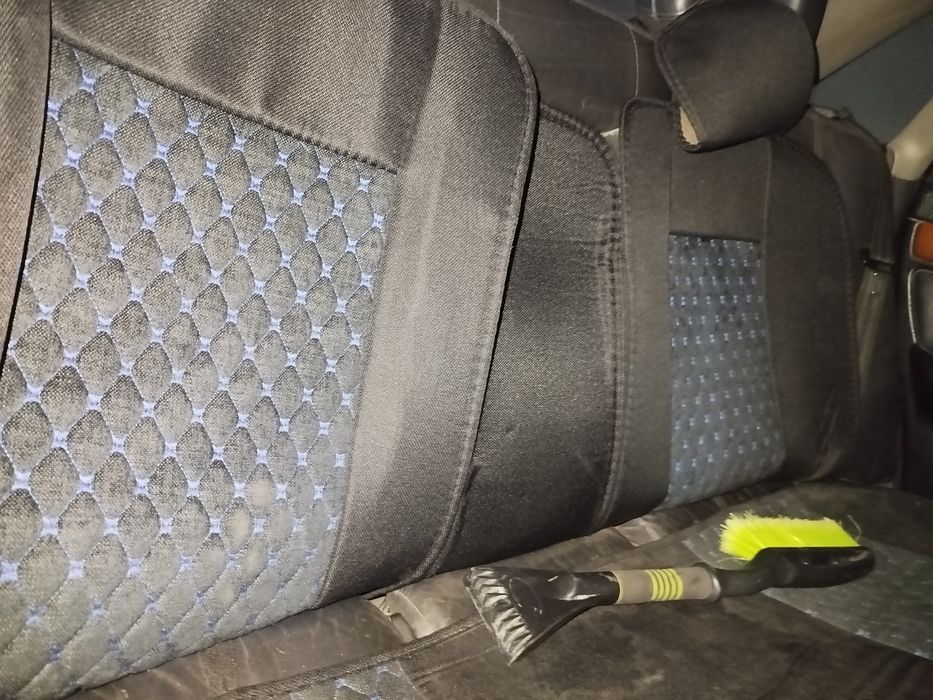 Продам авточехлы, состояние хорошее .