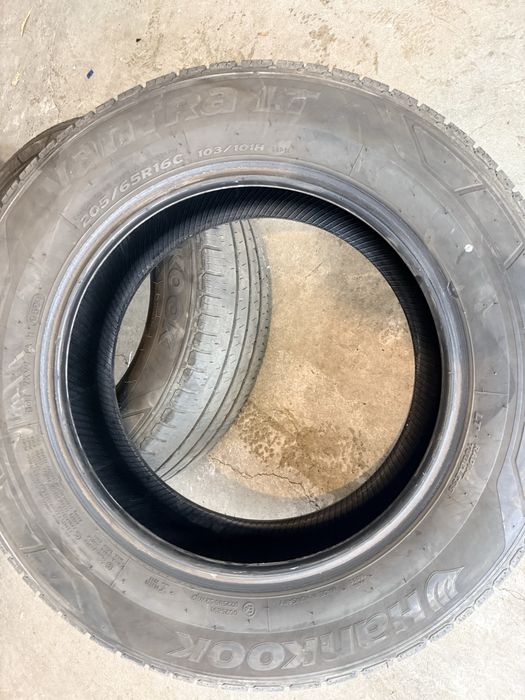 Продавам 4 летни гуми за бус HANKOOK vantra lt 205 65 16 C