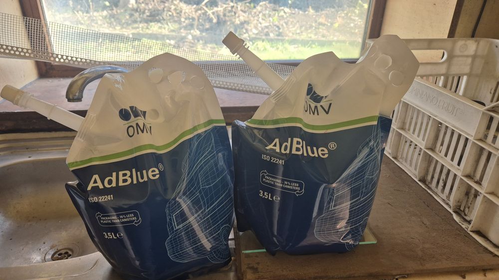 Продавам AdBlue по 3.5л две опаковки.