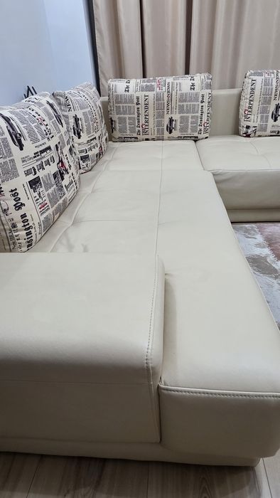 Canapea Modulara Coltar,  330x230x 85 cm, Tapiterie piele artificiala, conditie foarte bună, nu este extensibila, formata din 4 bucati modulare, Bej