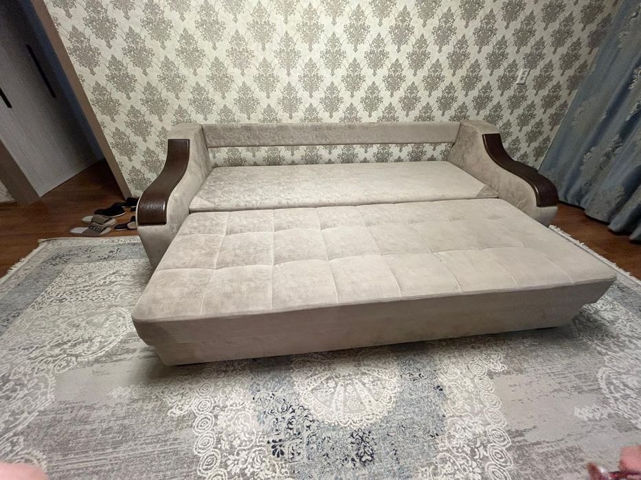 Продам диван в гостиную