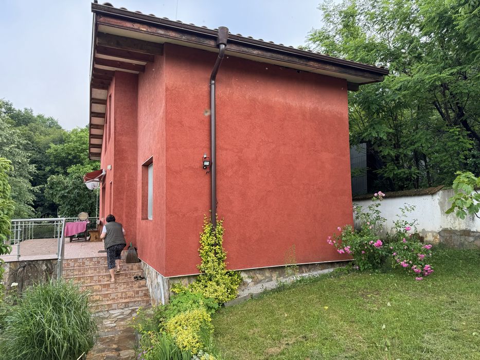 Къща във вилна зона Чеканица/Ботевград/ на 50км от София