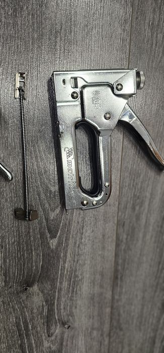 Степлер мебельный