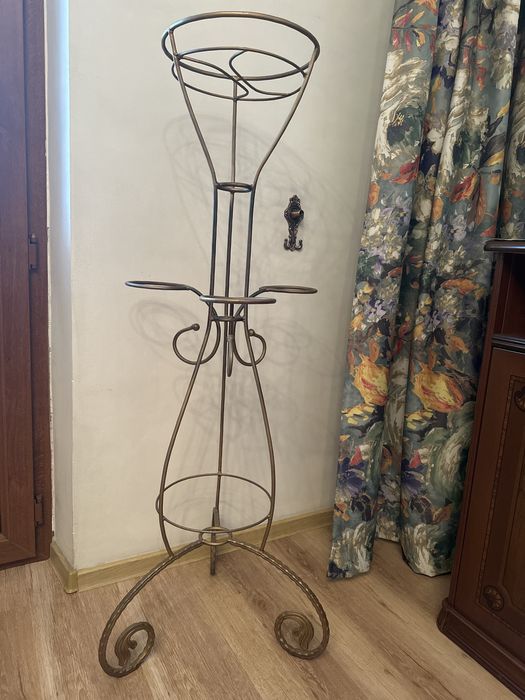 Подставка под цветы