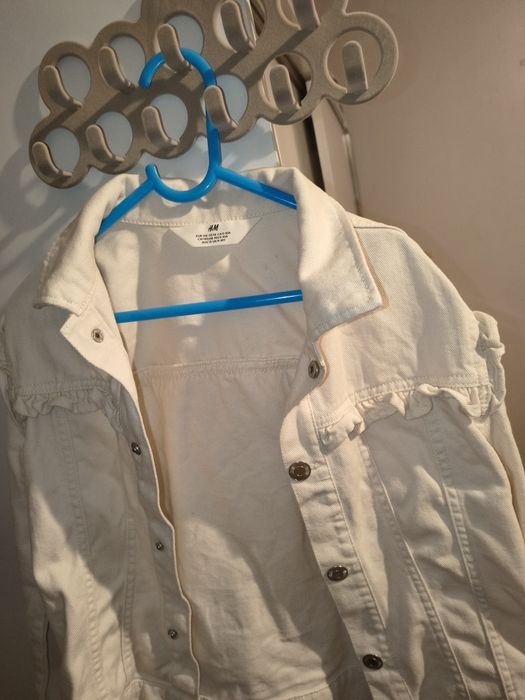 De vânzare geaca de blugi alba