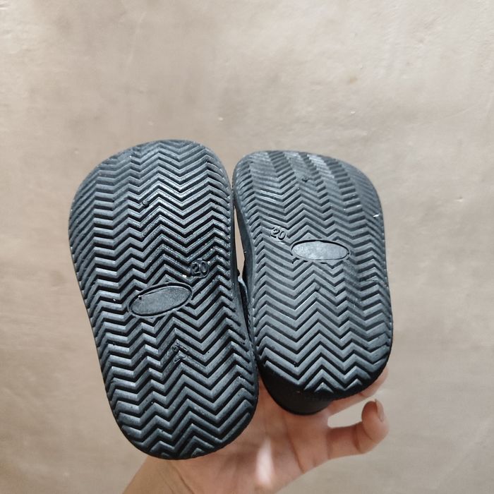 Продам детские ботиночки