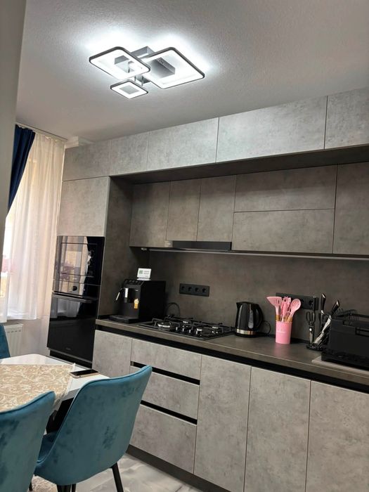 Vand apartament  cu 2 camere 100% renovat.