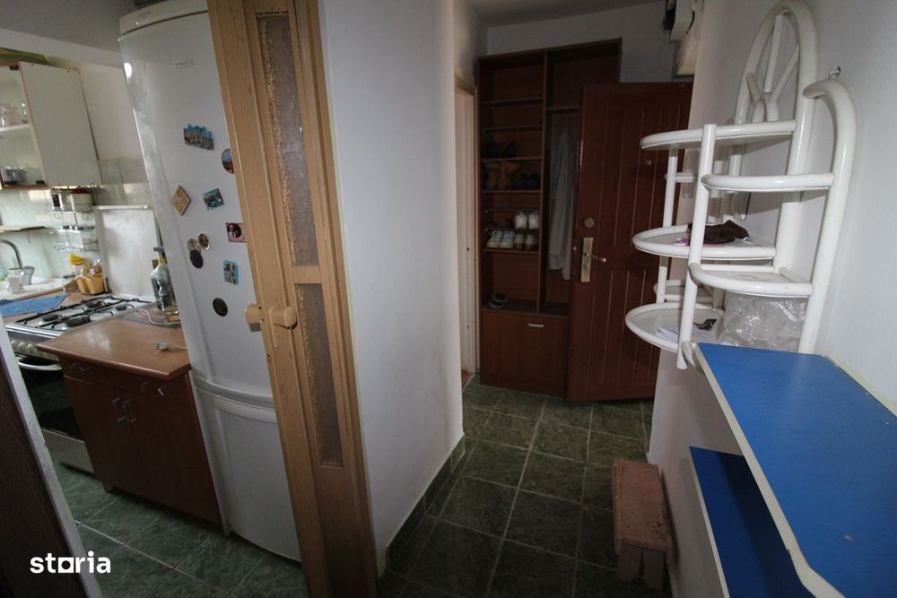Vând apartament cu 3 camere în Hunedoara, Micro6-Str.Batiz, etaj 3...