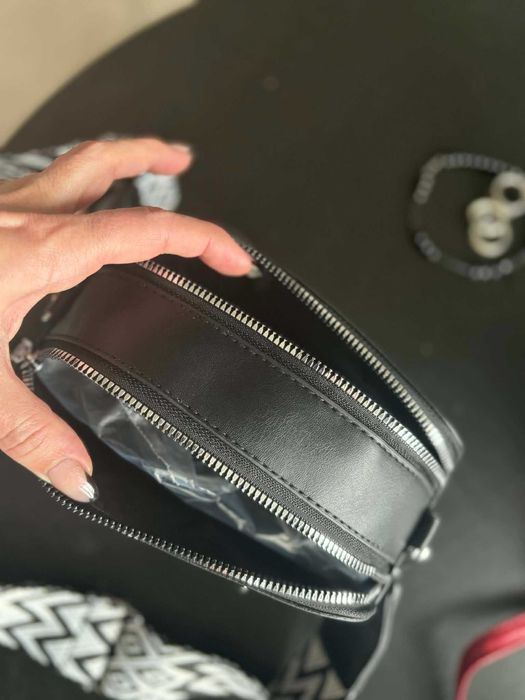 Дамска черна чанта