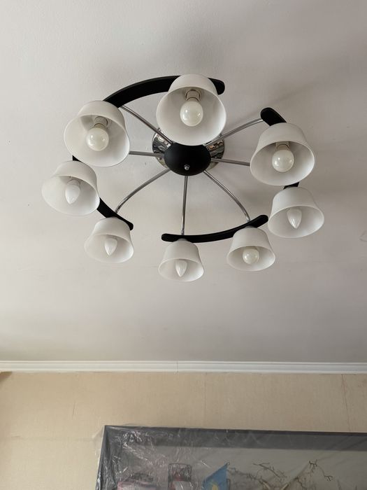 Срочно продам люстру