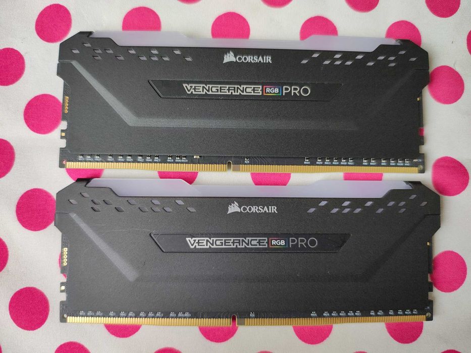 Memorie Ram Corsair VENGEANCE RGB Pro 32GB (2 x 16) DDR4 3200MHz.