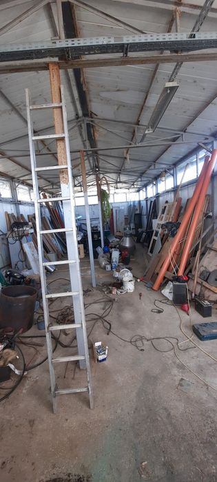 Hala structura metalica cu panouri sandwich geam termopan