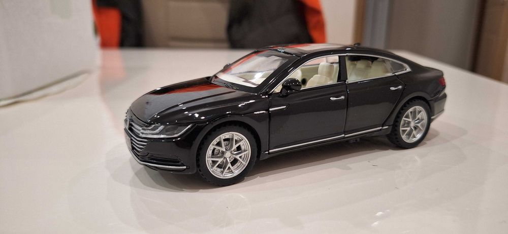 VW Arteon Артеон 1:32 отваряеми врати, капак, светещи фарове и стопове