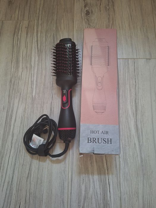 Сешоар четка за сушене и изправяне на косата нова цена 25  лв