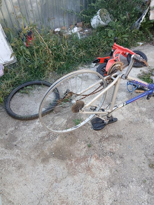 vând piese de bicicleta