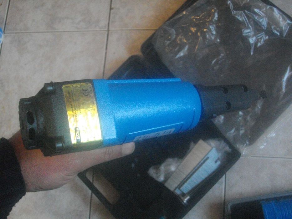 Нов Австрийски Пневматичен Такер  WORKZONE 15-50mm Комбиниран