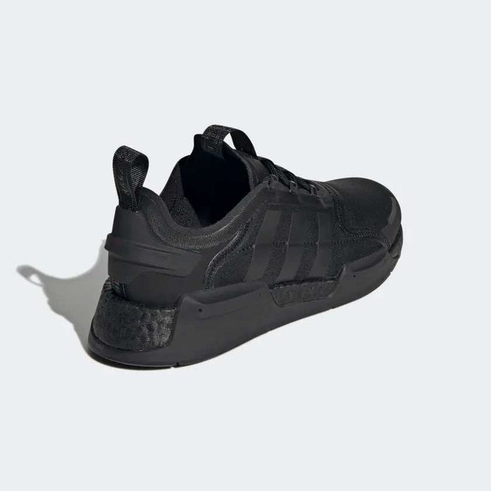 Оригинални обувки ADIDAS NMD V3  размери EU42, 43 1/3 ,46 2/3