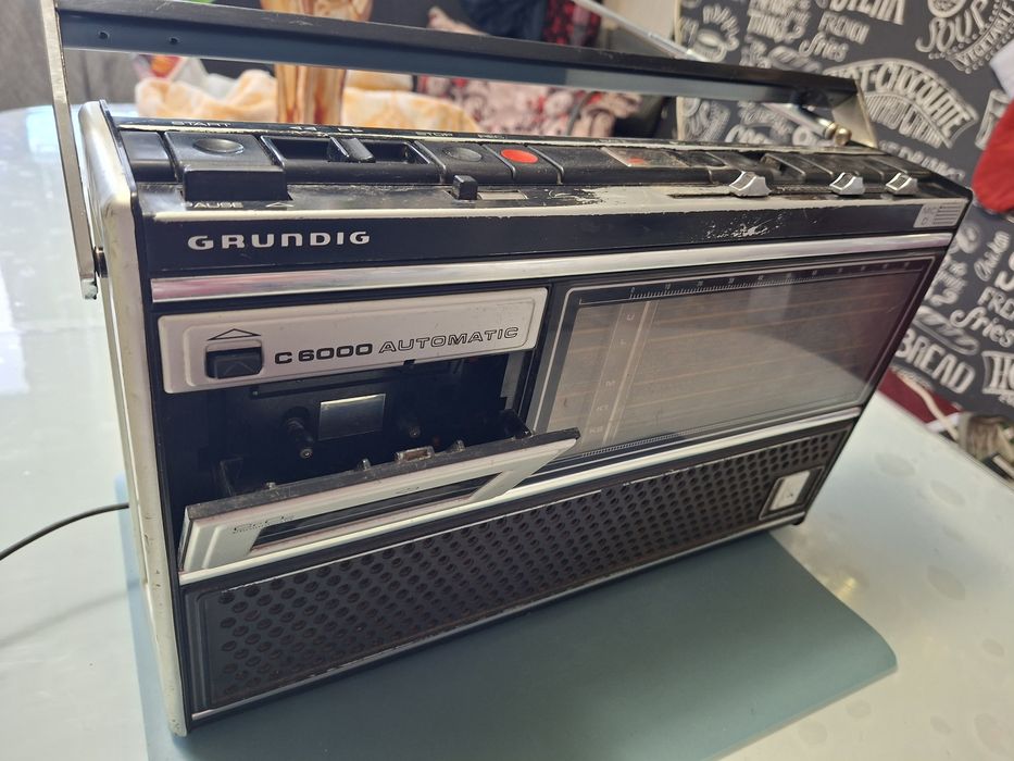 Radiocasetofon Grundig C 6000 Automatic,  funcțional pe baterii, pt.piese, colecție