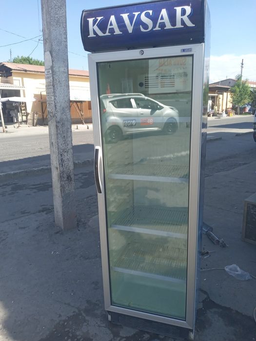 Витрина холодильник сотилади