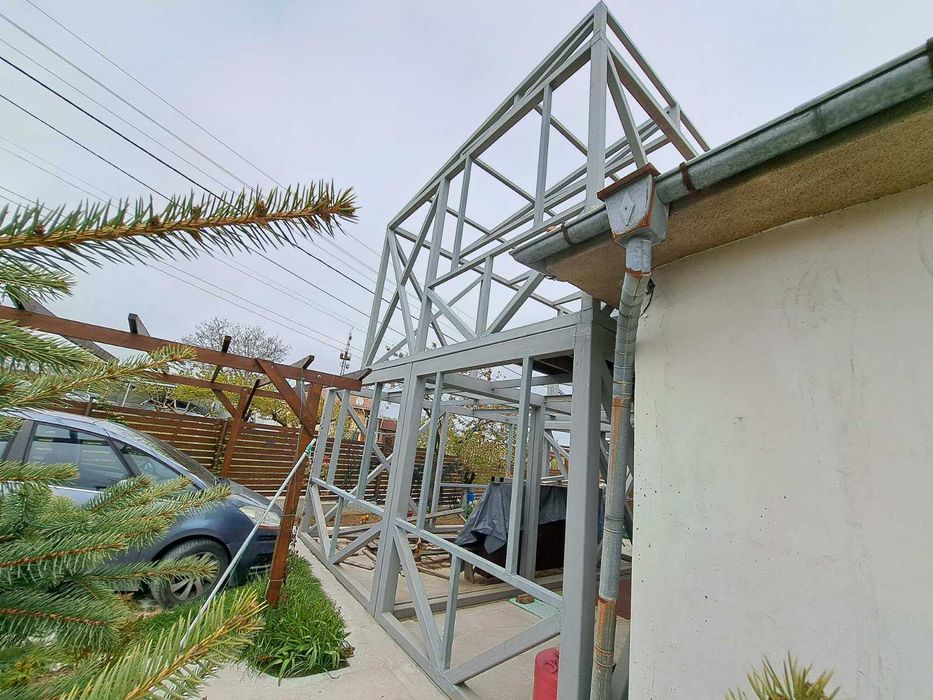 Метална конструкция за двуетажна къща, преместваема