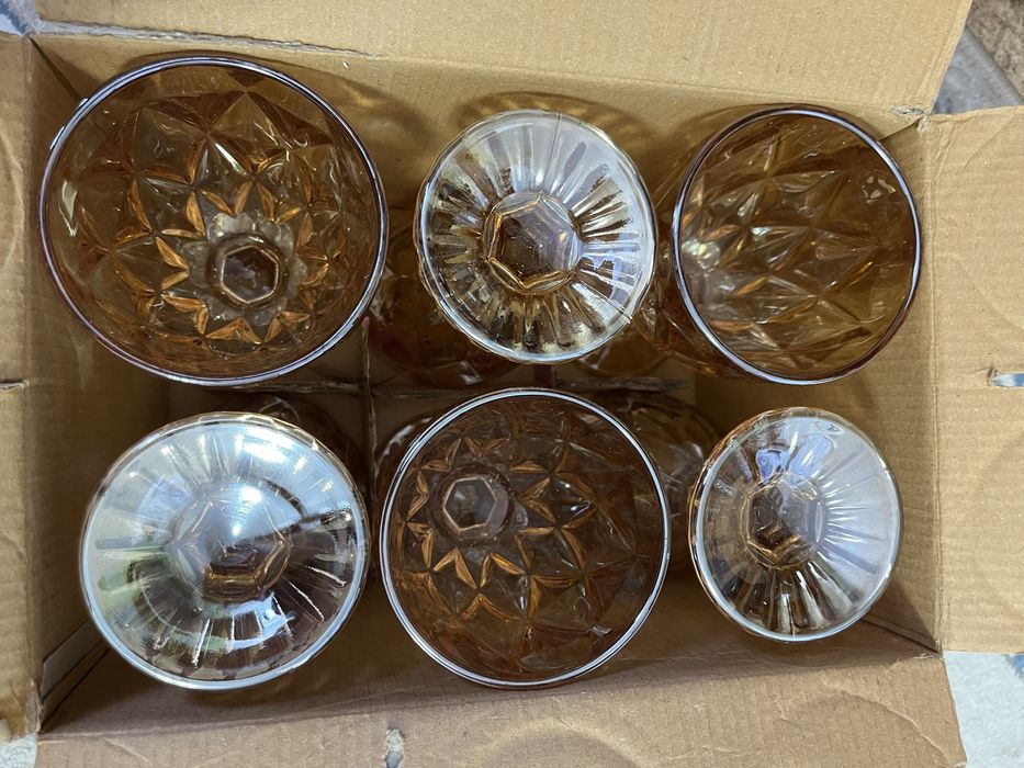 Стеклянные бокалы