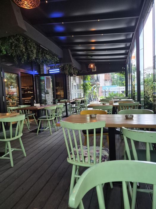 Cedare afacere restaurant
