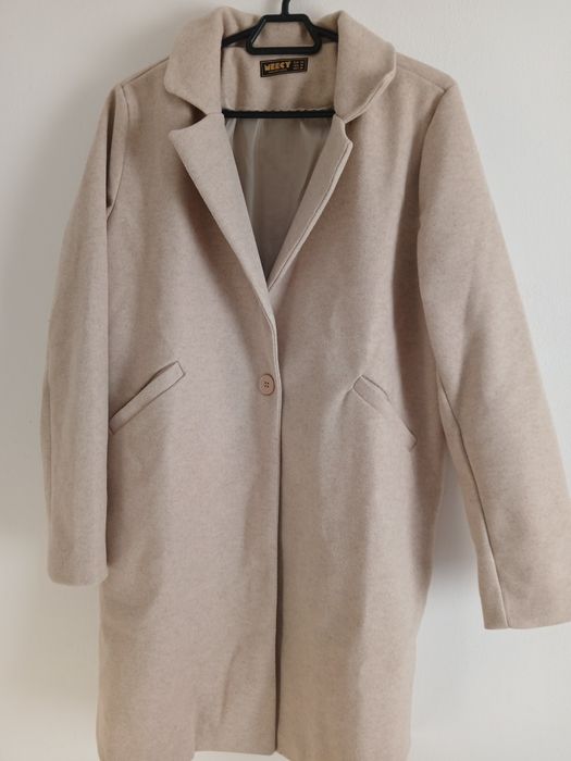 Ново бежово палто