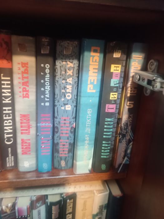Продам  книги .Много