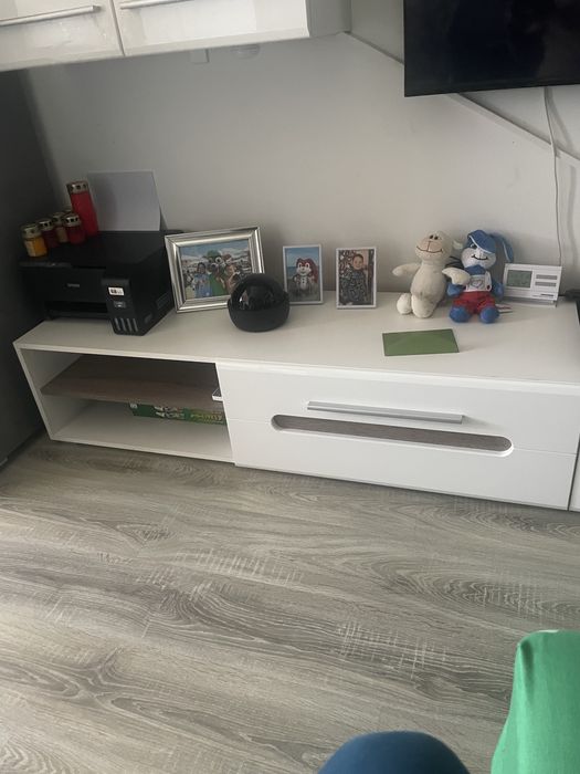 Vand biblioteca cu lumini